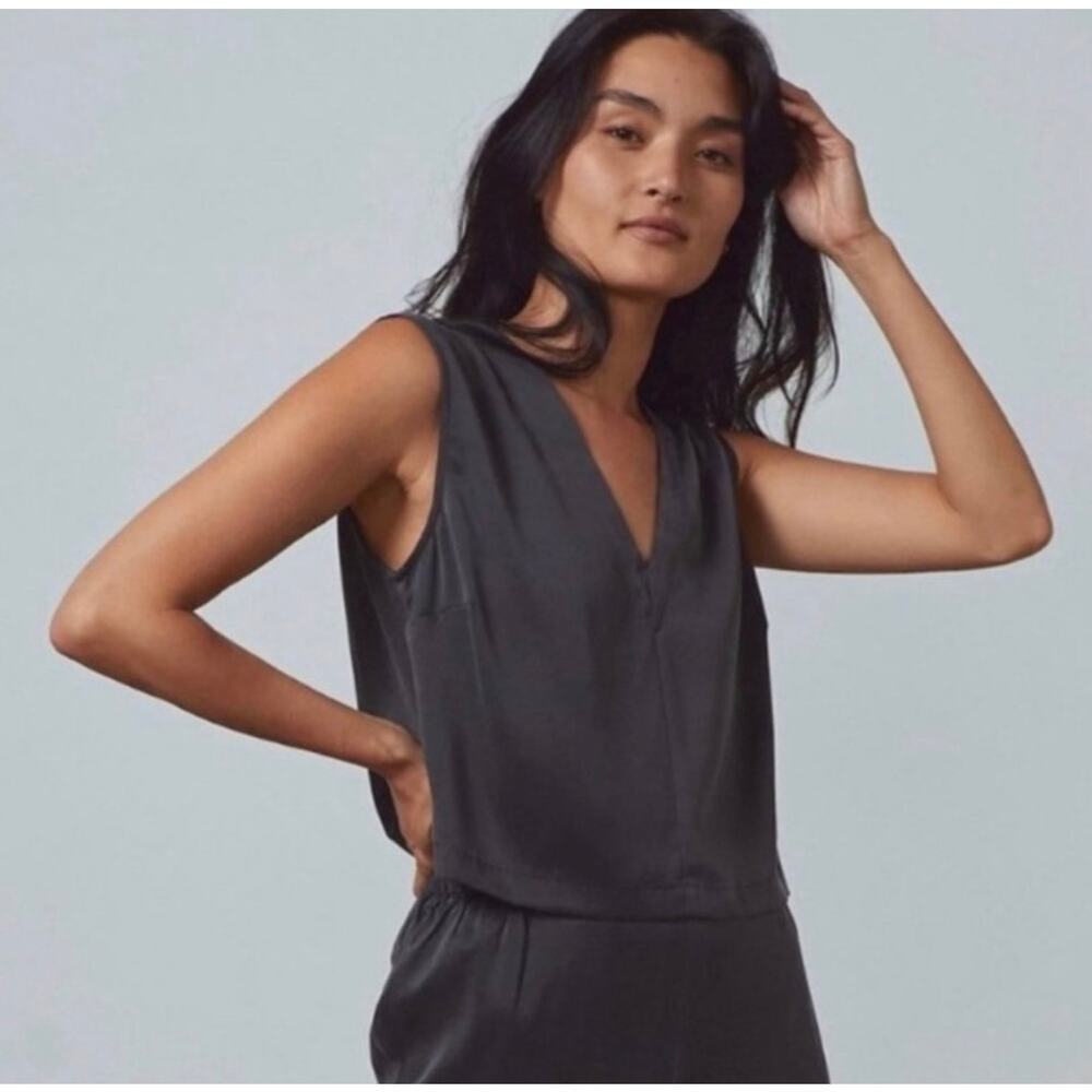 Lunya Washable Silk Tank XS Black 100% Silk V Neck Minimalist Luxury Pristine
